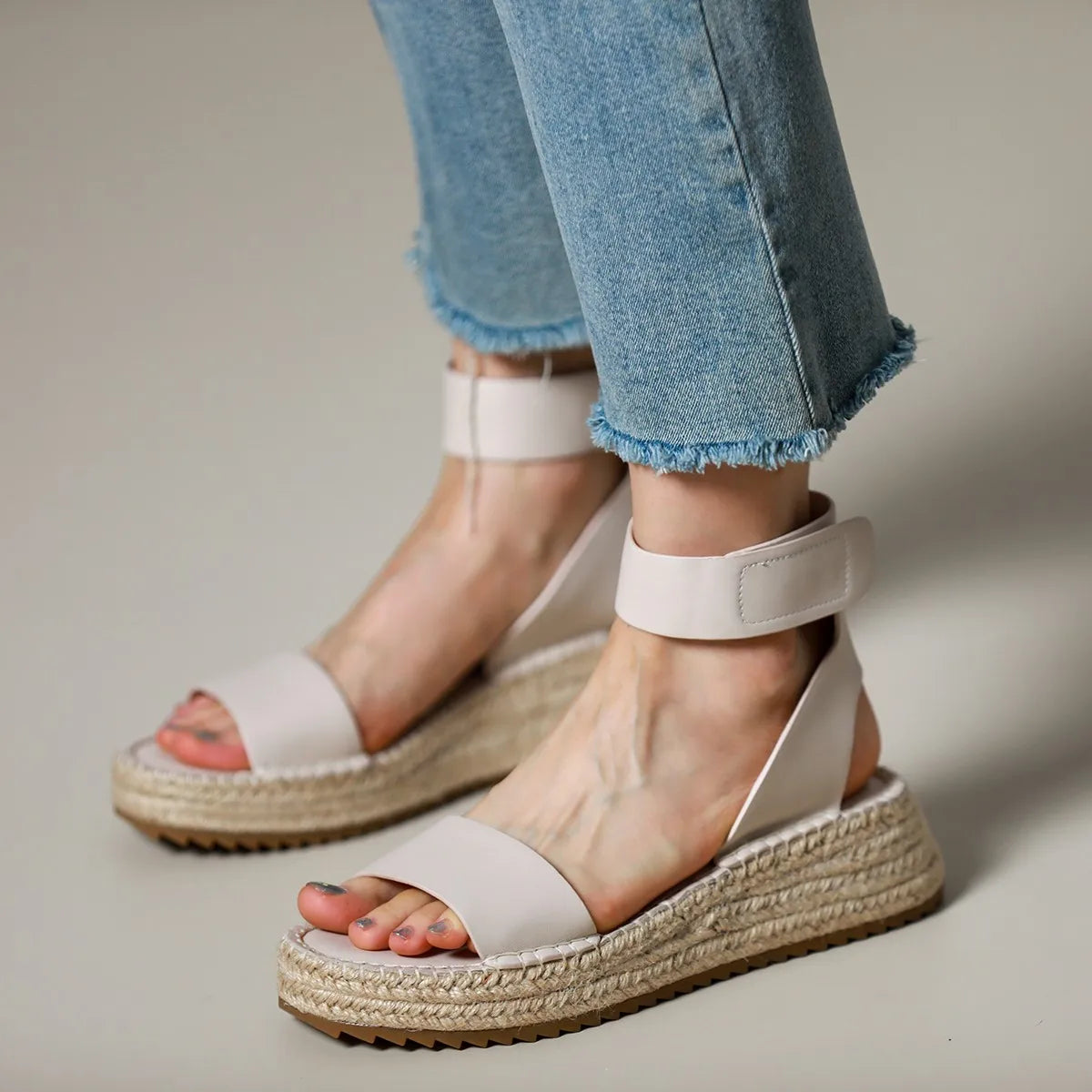 Classic Women's Leather Strap Sandals – Lacceti